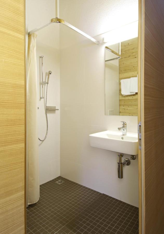 Scuol Youth Hostel Bagian luar foto