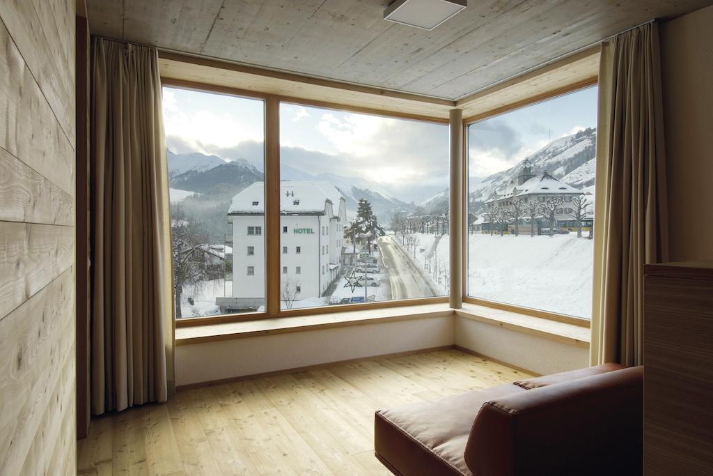 Scuol Youth Hostel Bagian luar foto