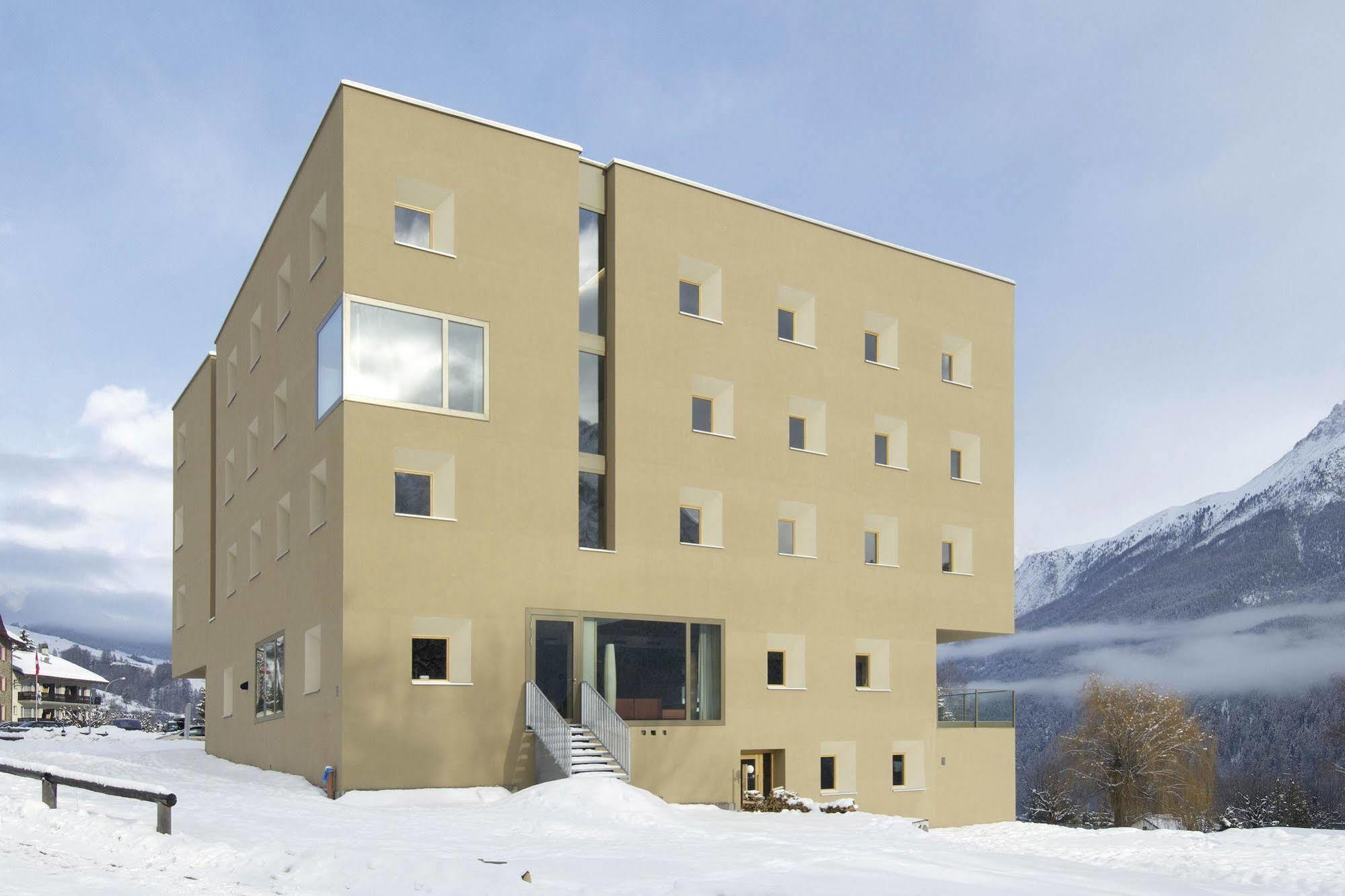 Scuol Youth Hostel Bagian luar foto