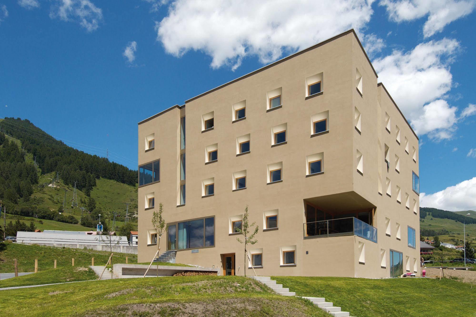 Scuol Youth Hostel Bagian luar foto