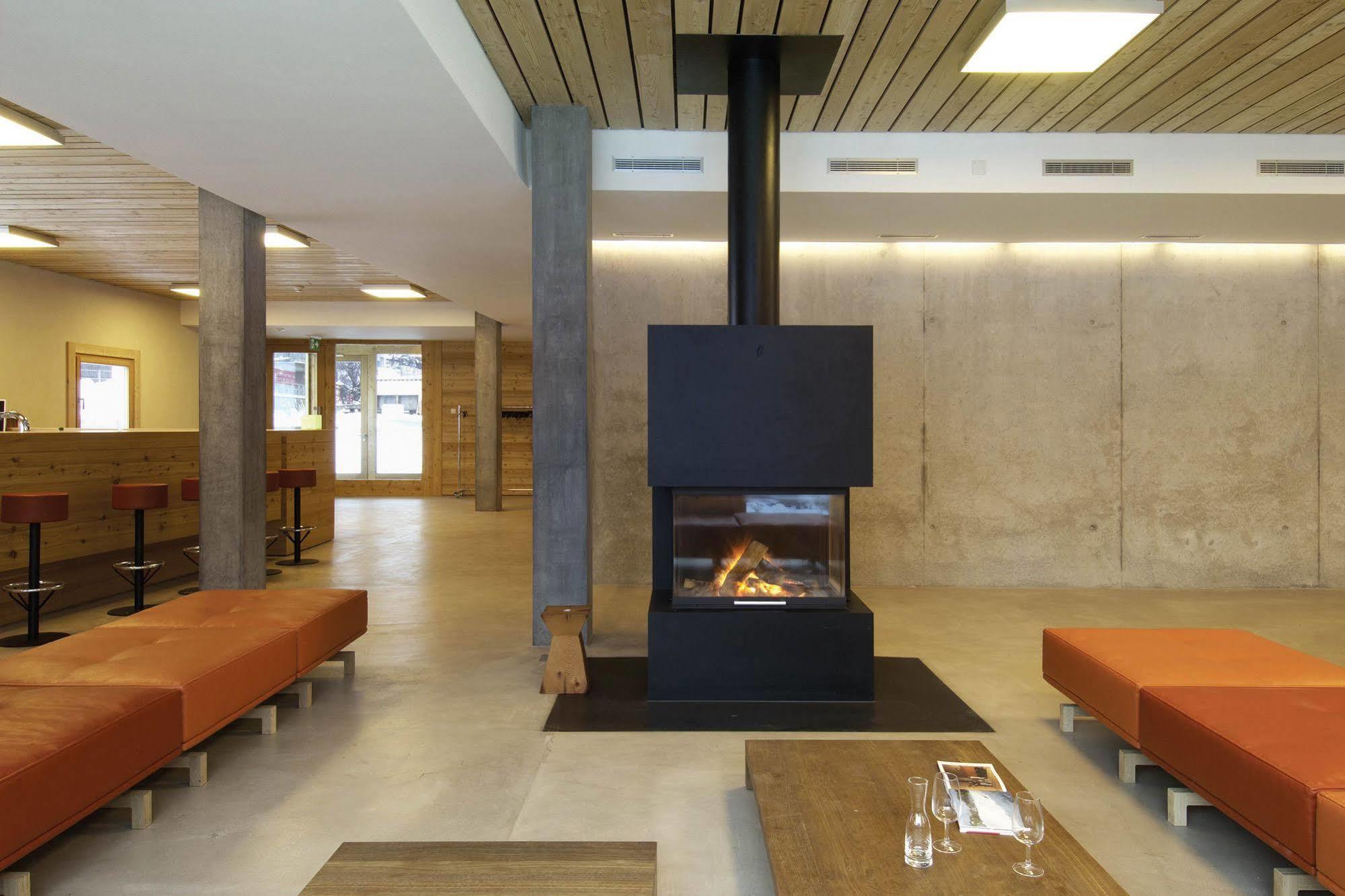 Scuol Youth Hostel Bagian luar foto