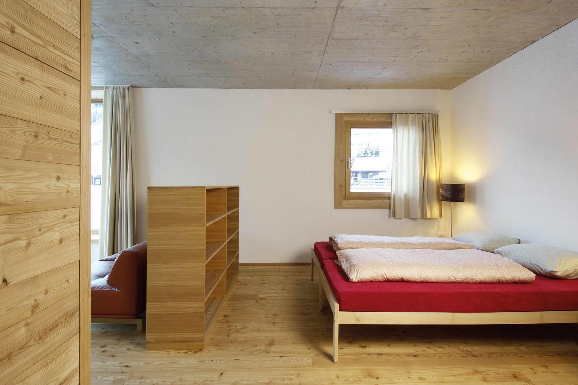 Scuol Youth Hostel Bagian luar foto