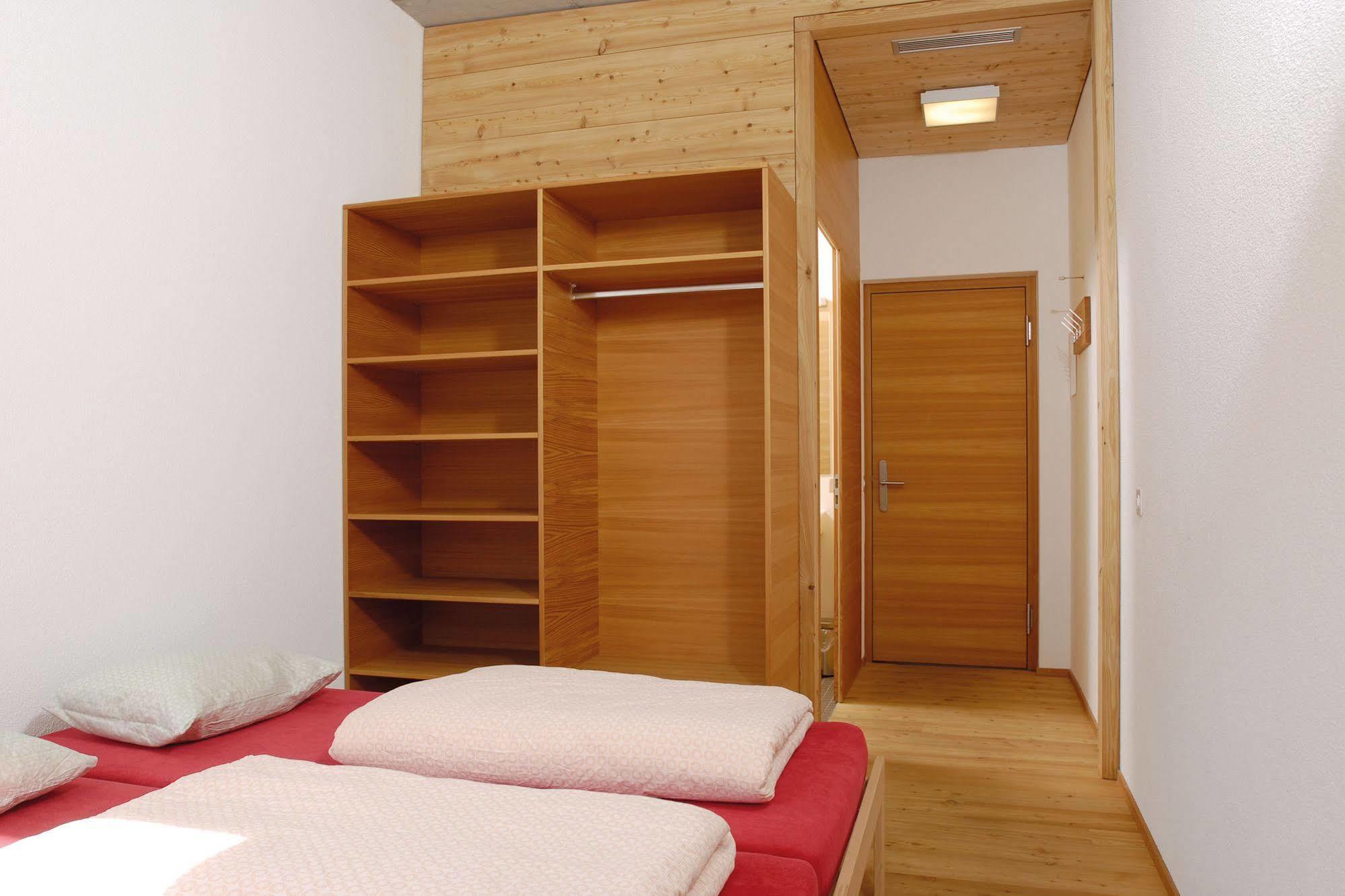 Scuol Youth Hostel Bagian luar foto