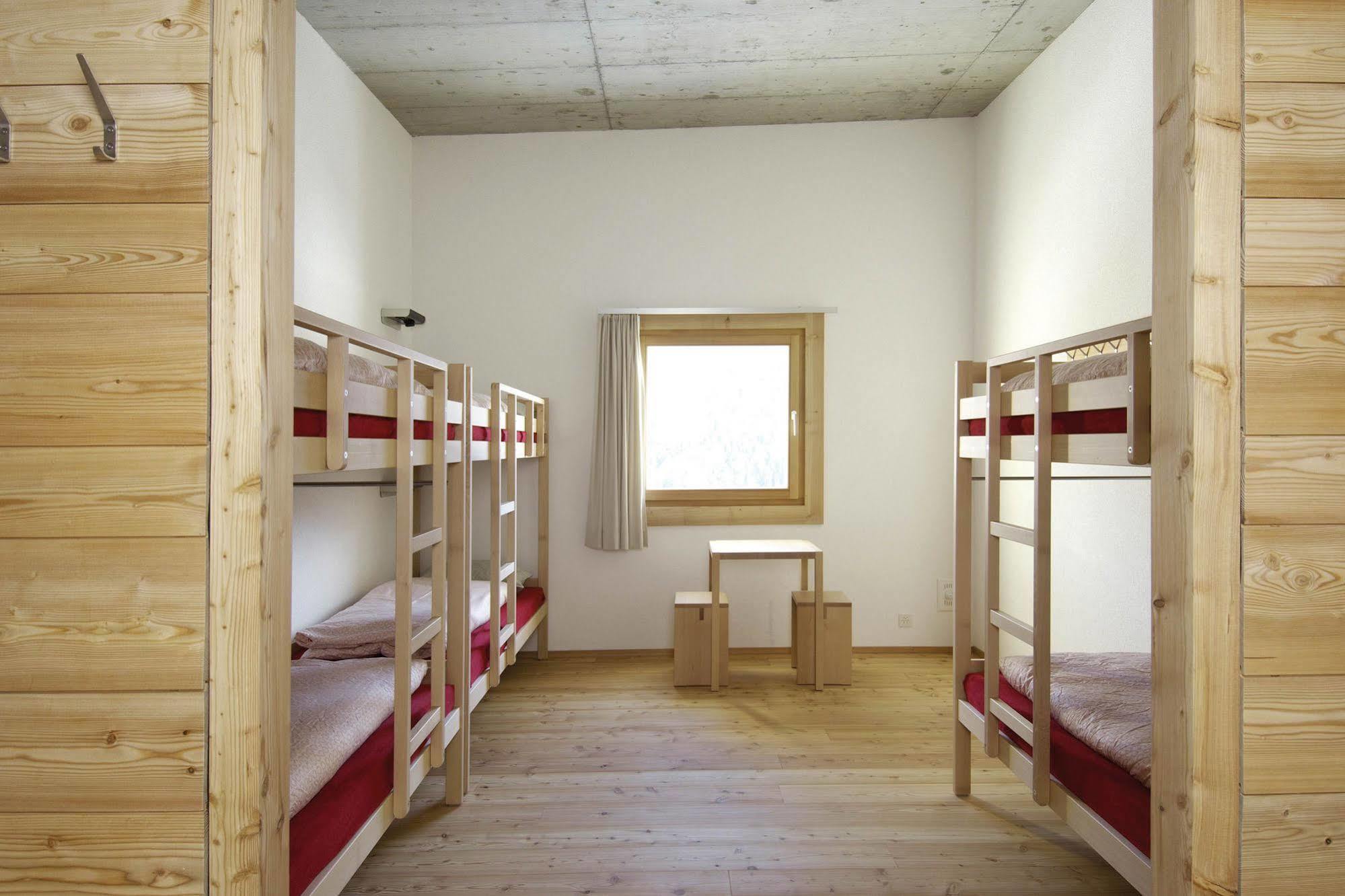 Scuol Youth Hostel Bagian luar foto