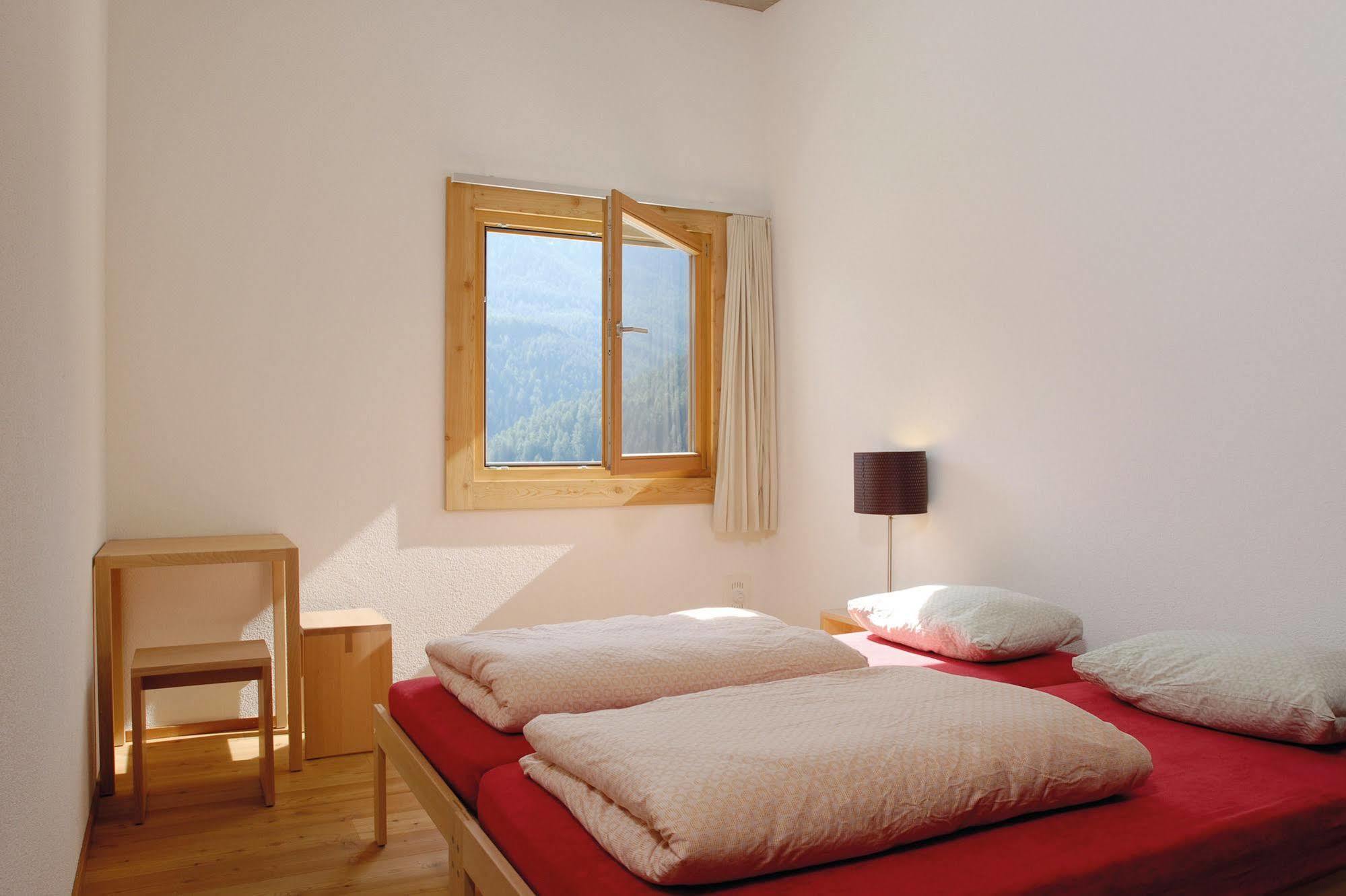 Scuol Youth Hostel Bagian luar foto
