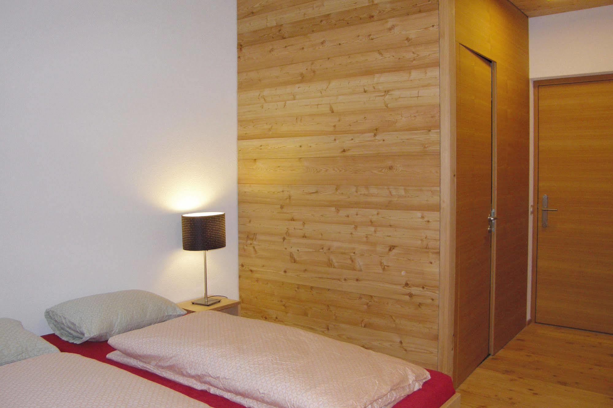 Scuol Youth Hostel Bagian luar foto