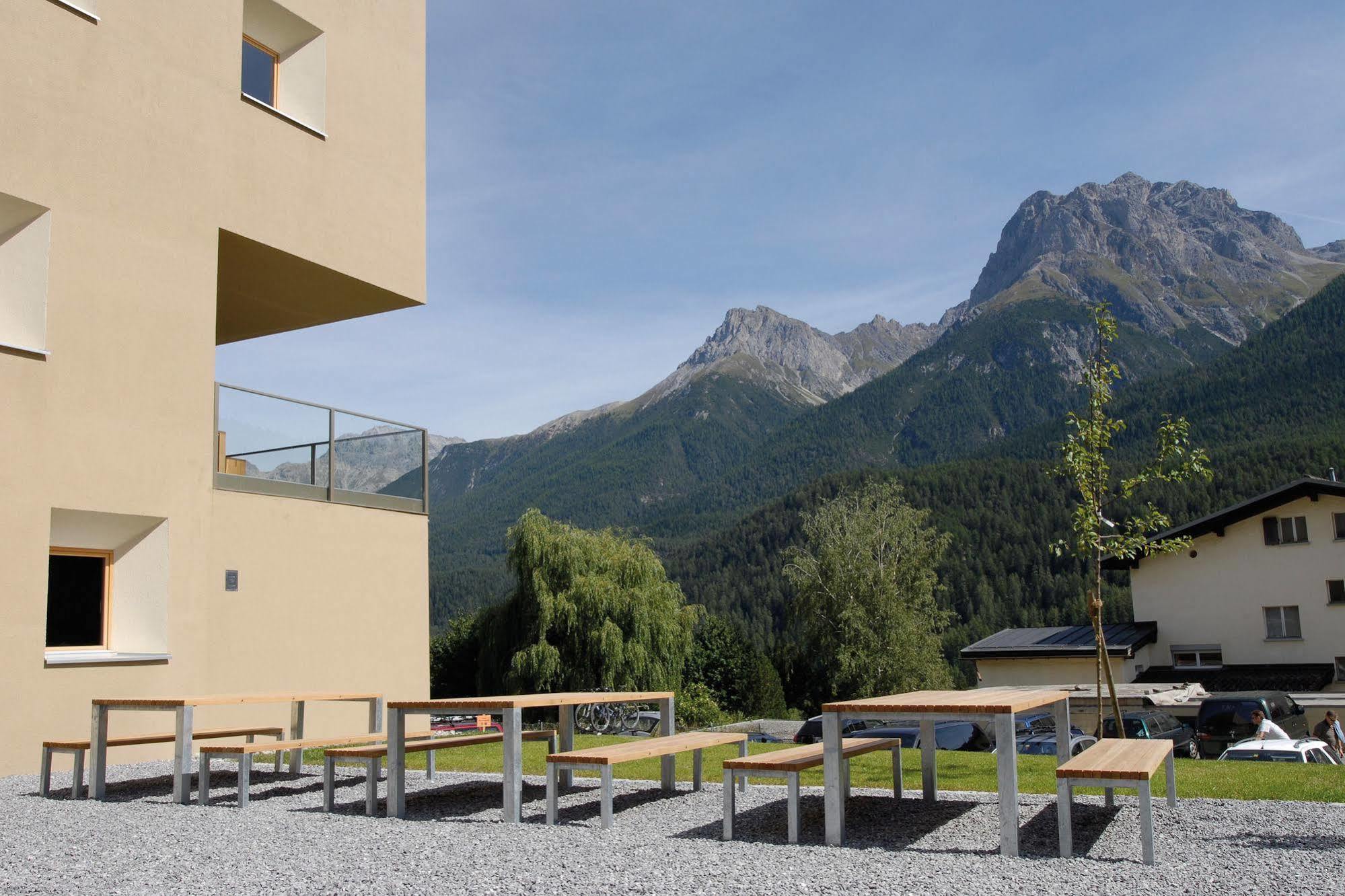 Scuol Youth Hostel Bagian luar foto