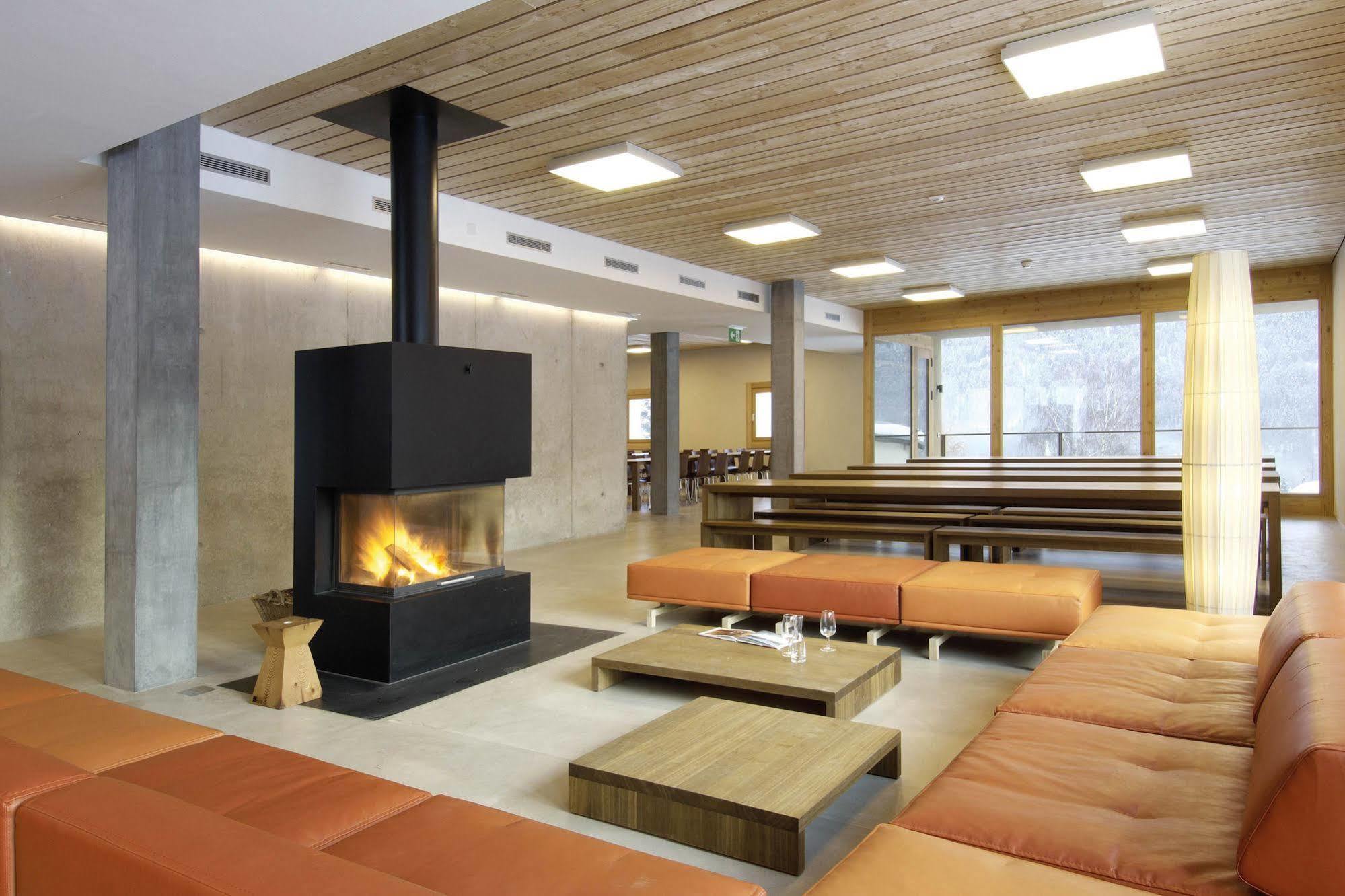 Scuol Youth Hostel Bagian luar foto