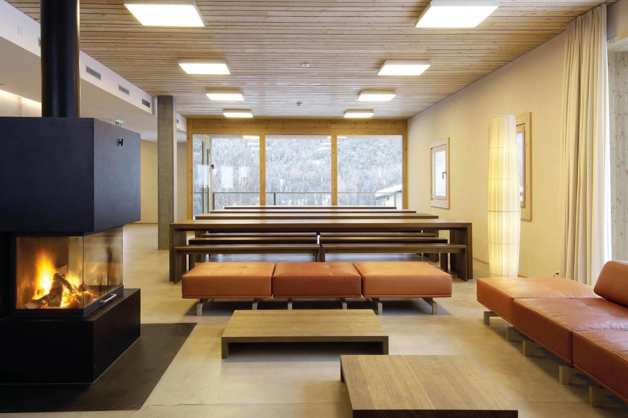 Scuol Youth Hostel Bagian luar foto
